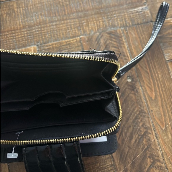 Kenneth Cole Reaction NWT  Black Patent Leather Wristlet - Picture 5 of 12